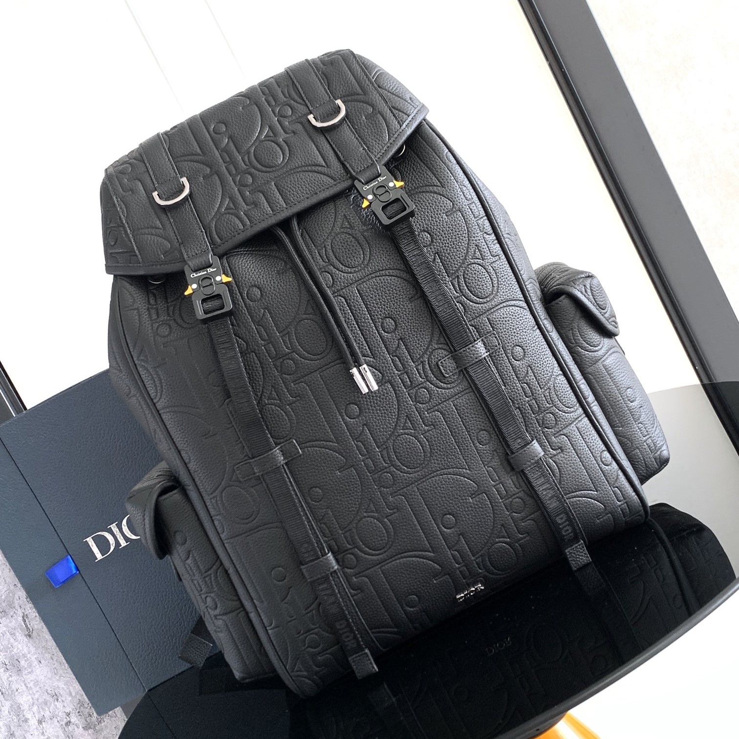 디올 백팩 힛 더 로드