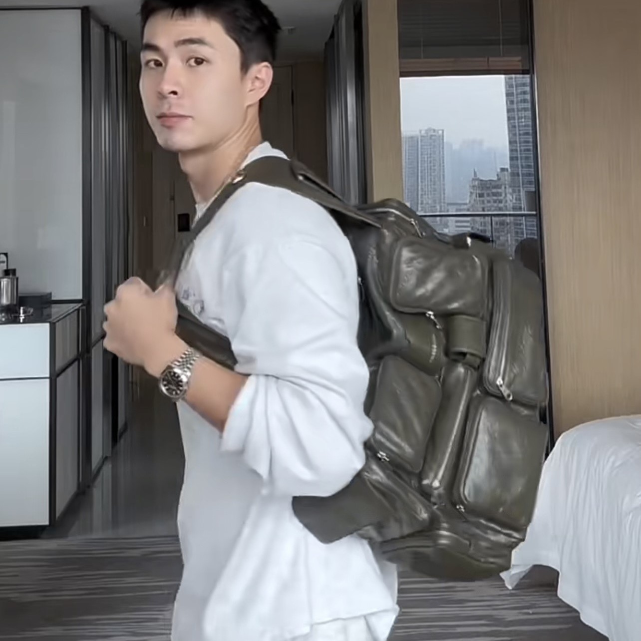 발렌시아가 슈퍼비지 라지 슬링백