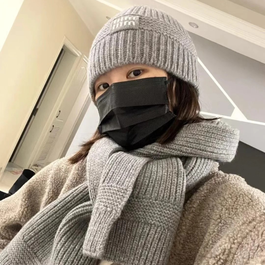 미우미우 머플러 목도리 비니 세트