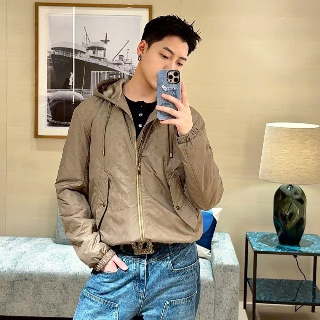루이비통 바람막이 남녀공용 2가지 색상