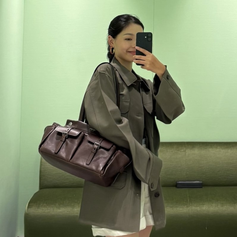 프라다 루트 미디움 레더 토트백 1BG645