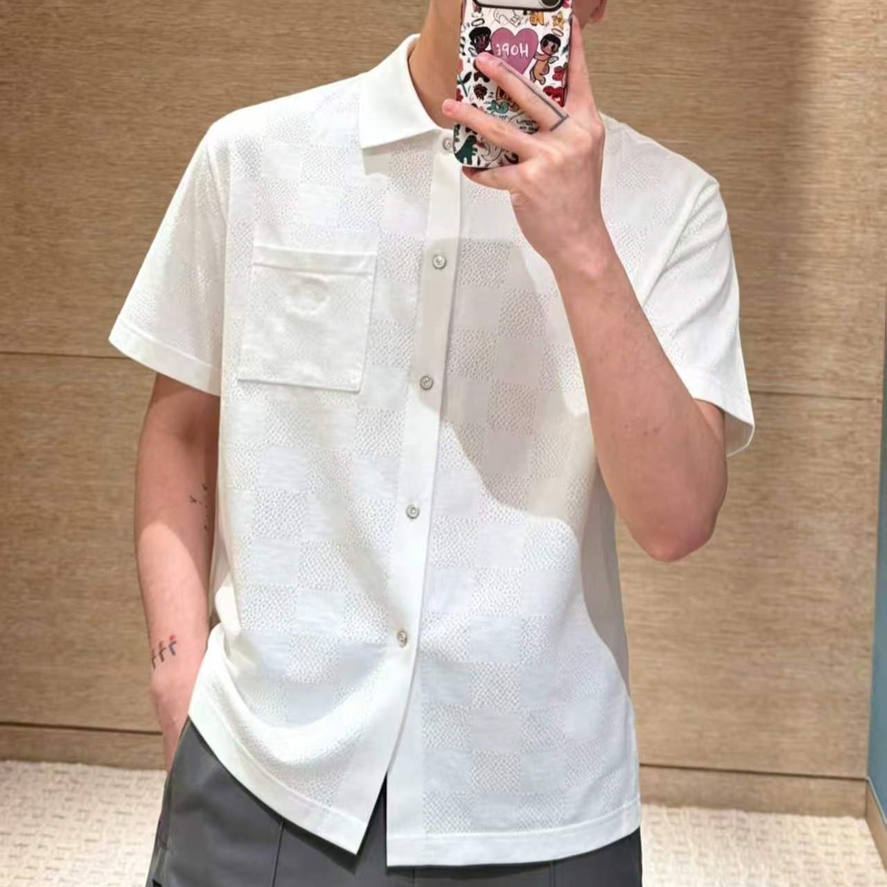 루이비통 남성 반팔 셔츠 2가지 색상