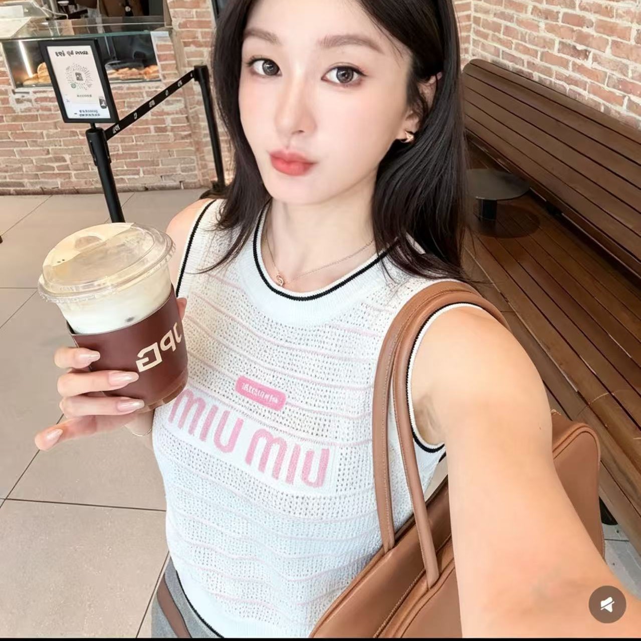 미우미우 나시 티셔츠 2가지 색상