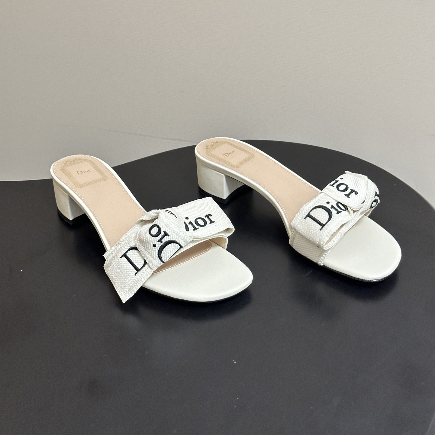 디올 자디올 힐 슬라이드 뮬 슬리퍼