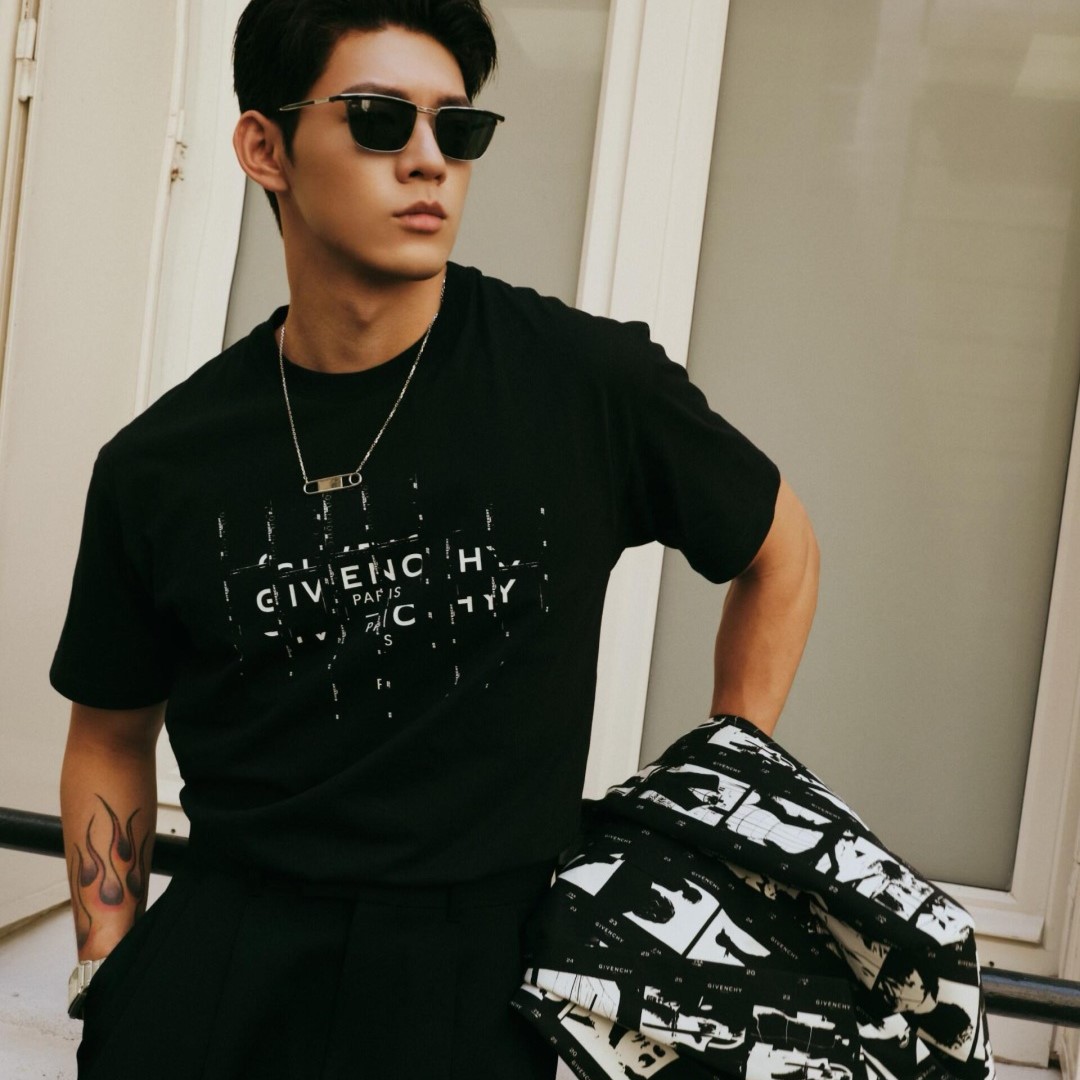 지방시 남성 반팔티