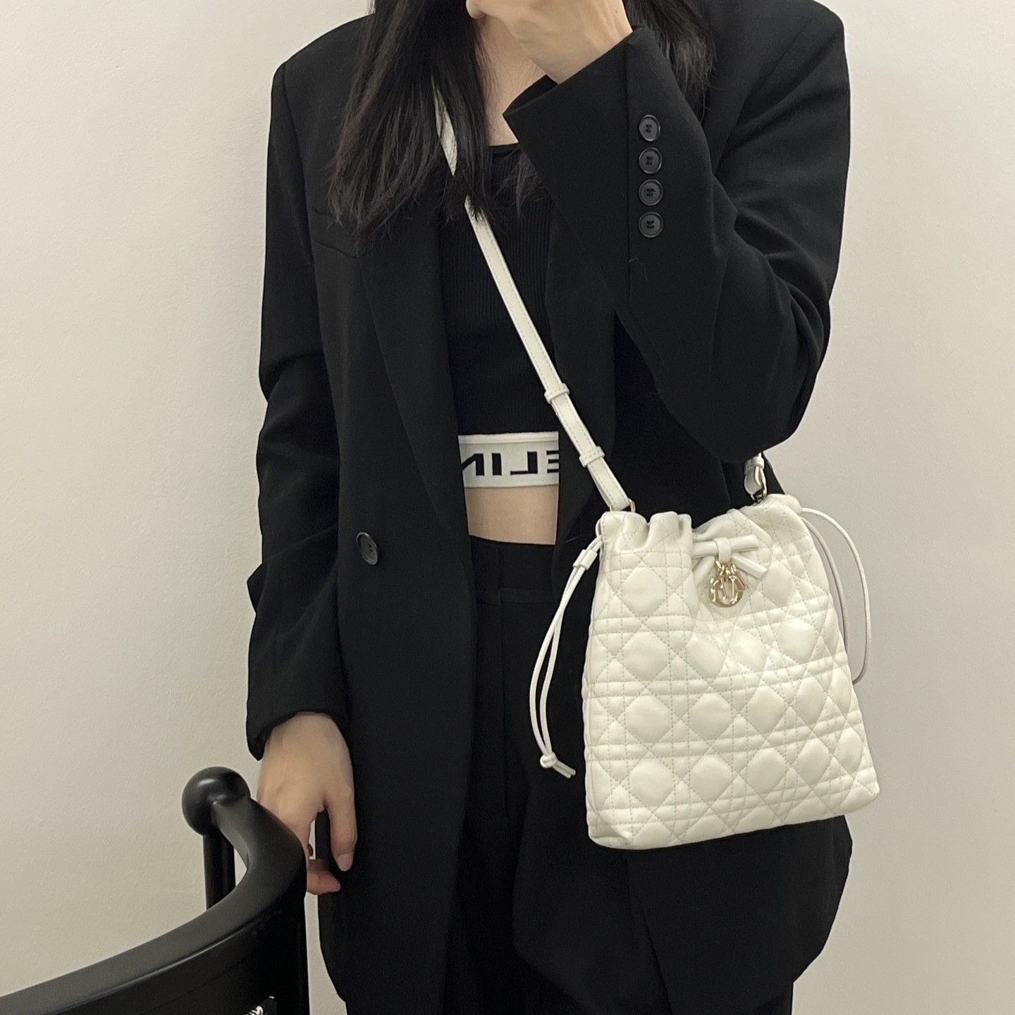 디올 어디오러블 까나쥬 램스킨 미니 버킷백