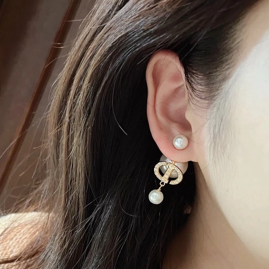 디올 트리발 귀걸이
