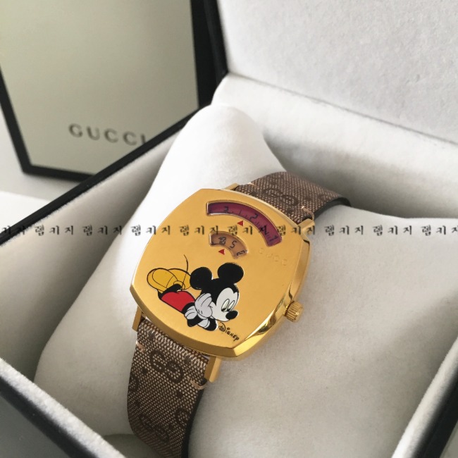 구찌 미키마우스 디즈니 콜라보레이션 금장 가죽시계