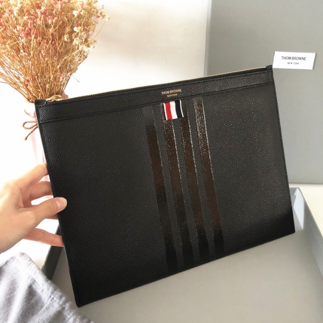 톰브라운 4Bar 블랙 클러치 백