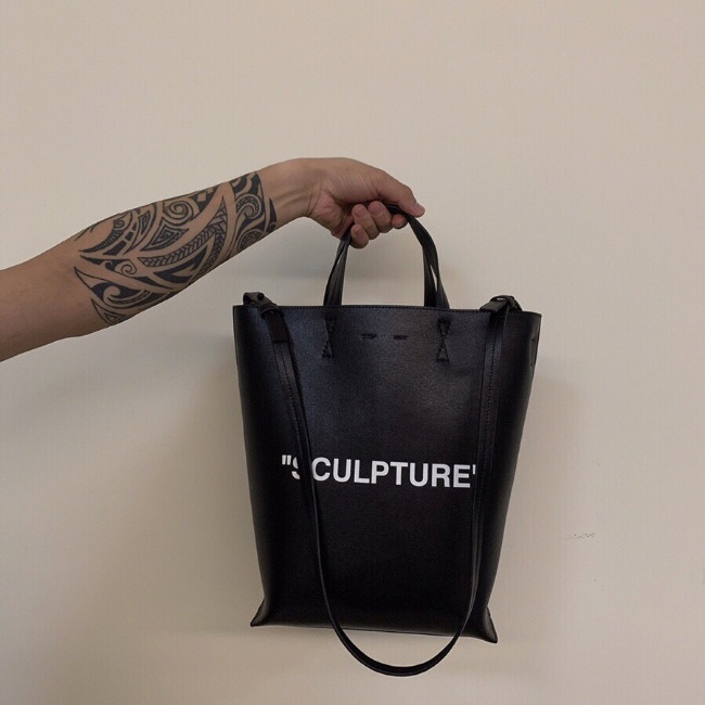 오프화이트 SCULPTURE 화이트 블랙 토트백