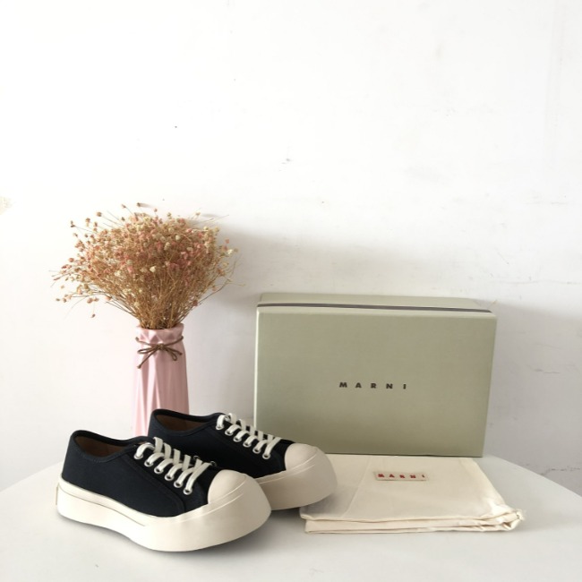 MARNI 스니커즈