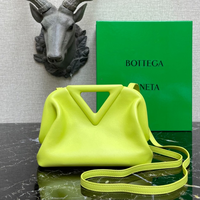 보테가 Triangle Bag