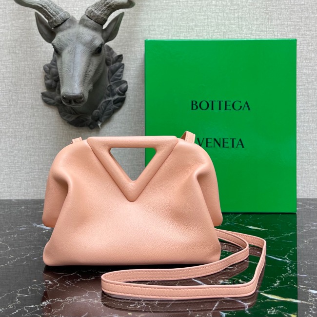 보테가 Triangle Bag