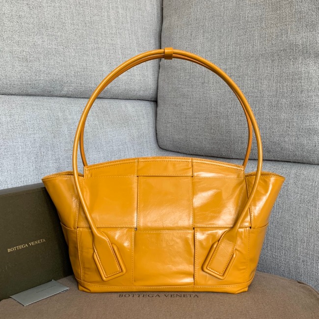 보테가 Arco Slouch Bag