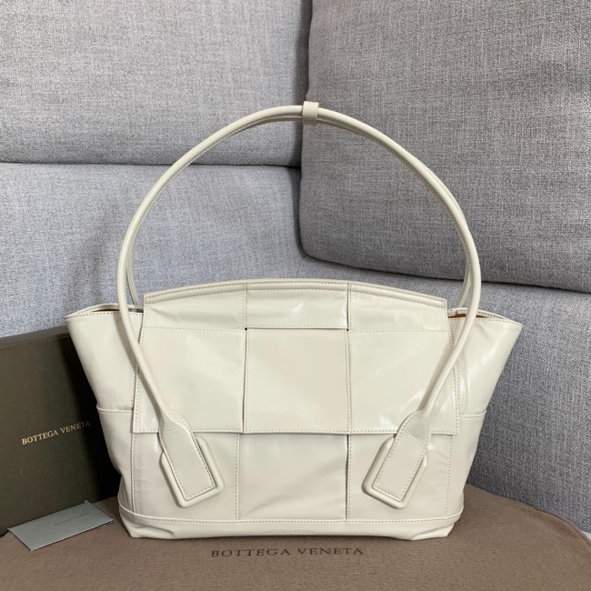 보테가 Arco Slouch Bag