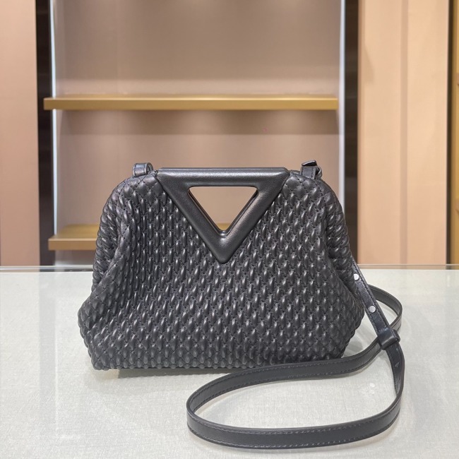 보테가 Triangle Bag
