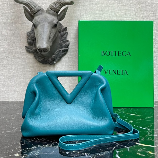 보테가 Triangle Bag