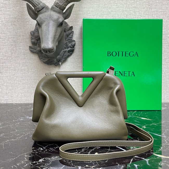 보테가 Triangle Bag