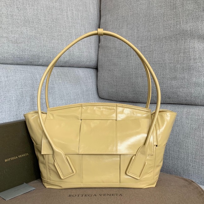 보테가 Arco Slouch Bag