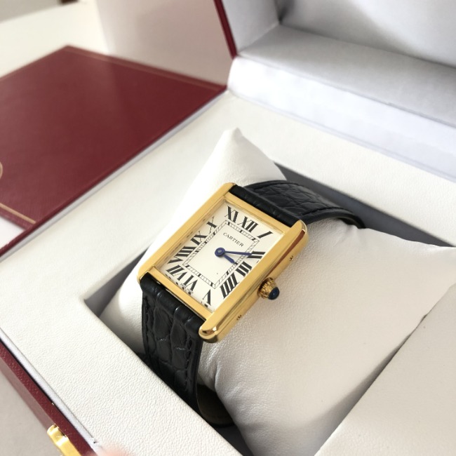 까르띠에 탱크솔로 금장 미듐