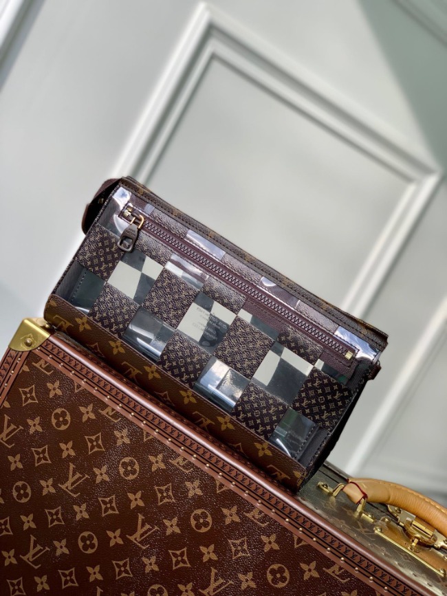 루이비통 STANDING POUCH M81588