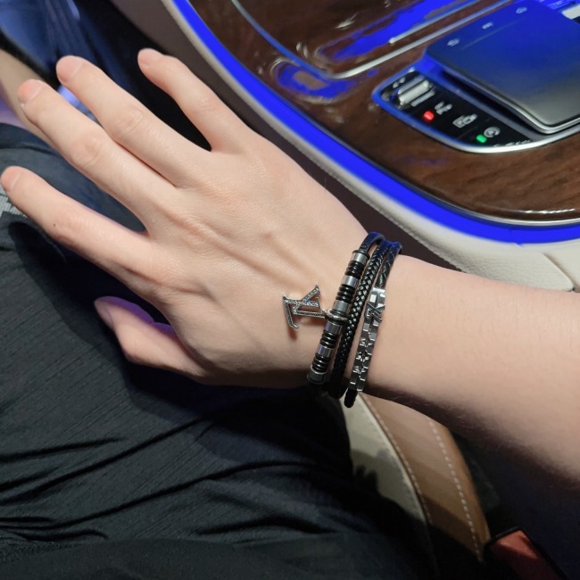 루이비통 팔찌