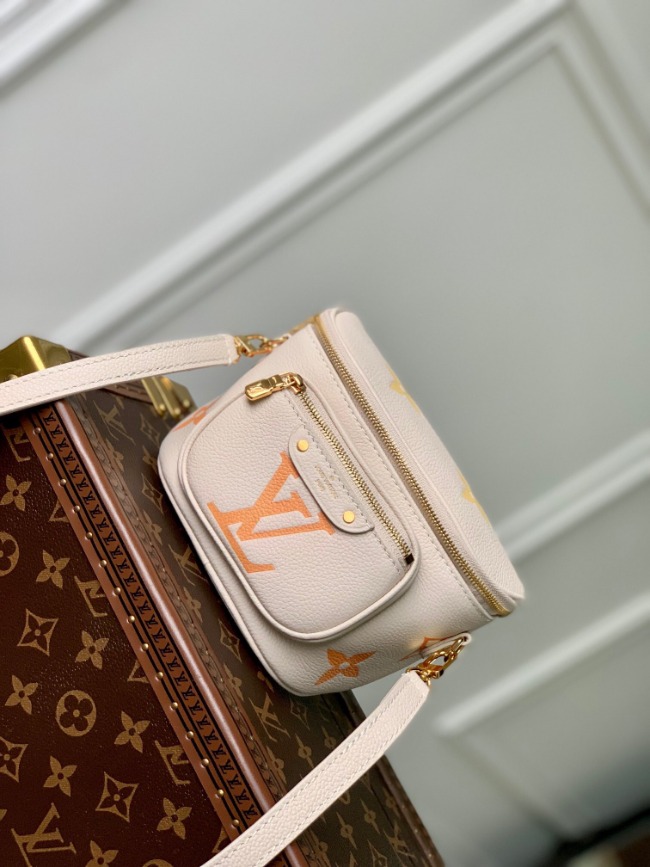 루이비통 MINI BUMBAG M82208